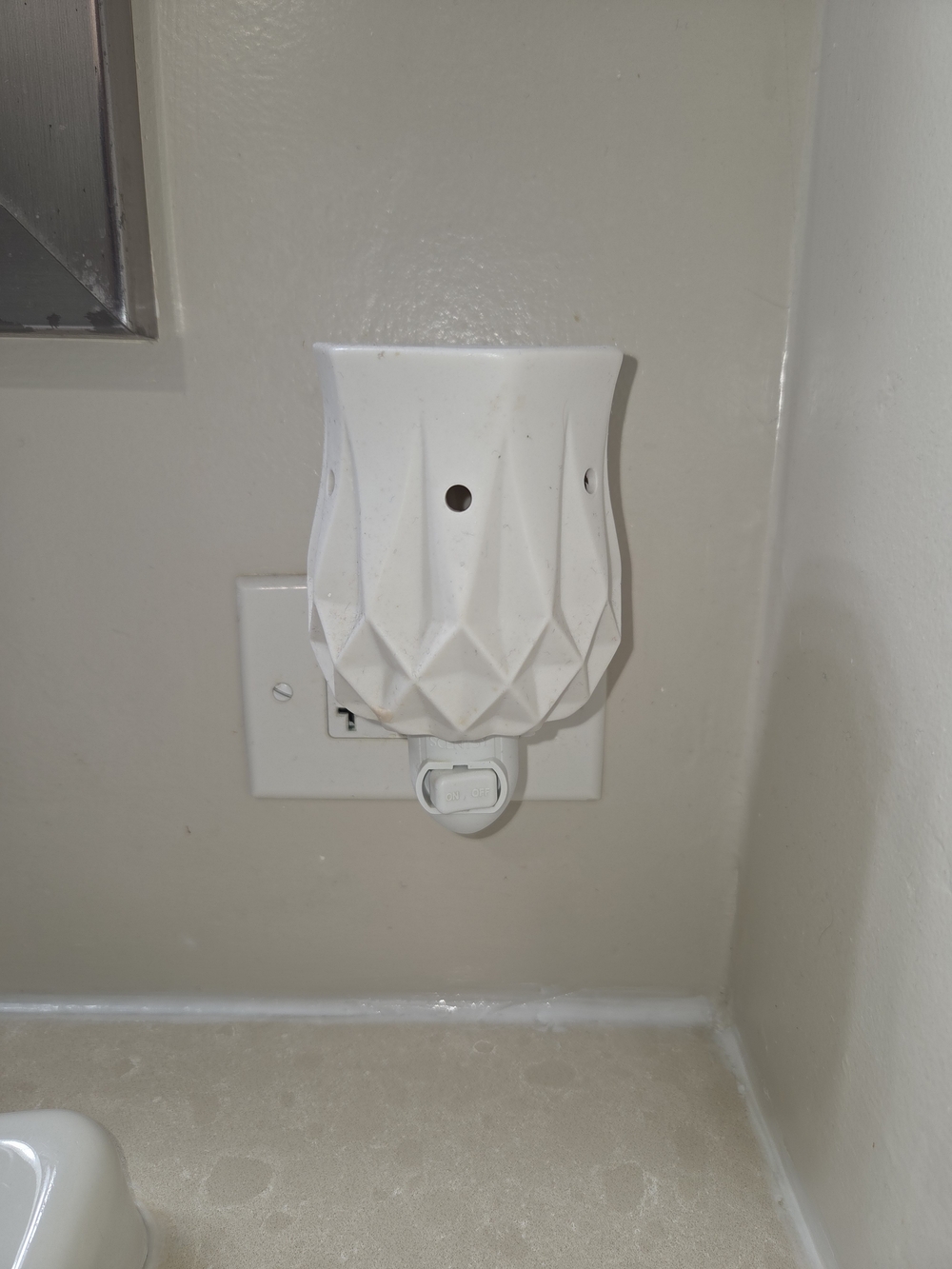 Scentsy Alabaster Mini Plug-In Warmer